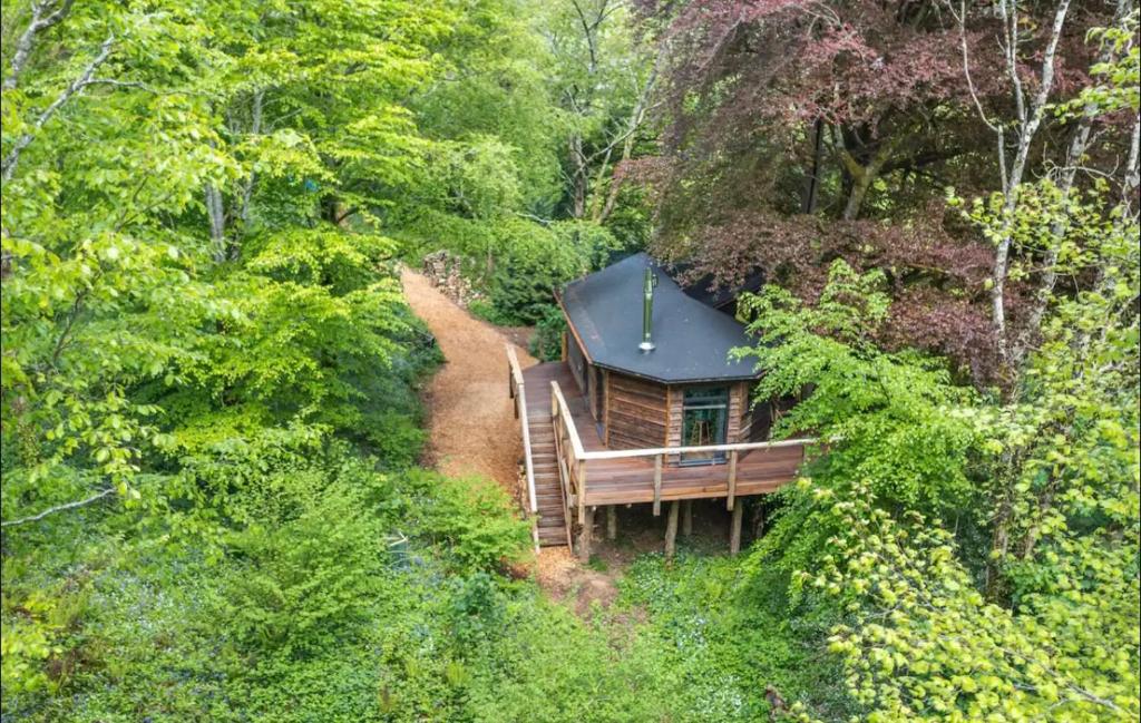 Afbeelding uit fotogalerij van Unique Secluded Romantic Treehouse in Cornwall, sleeps 2 in Looe