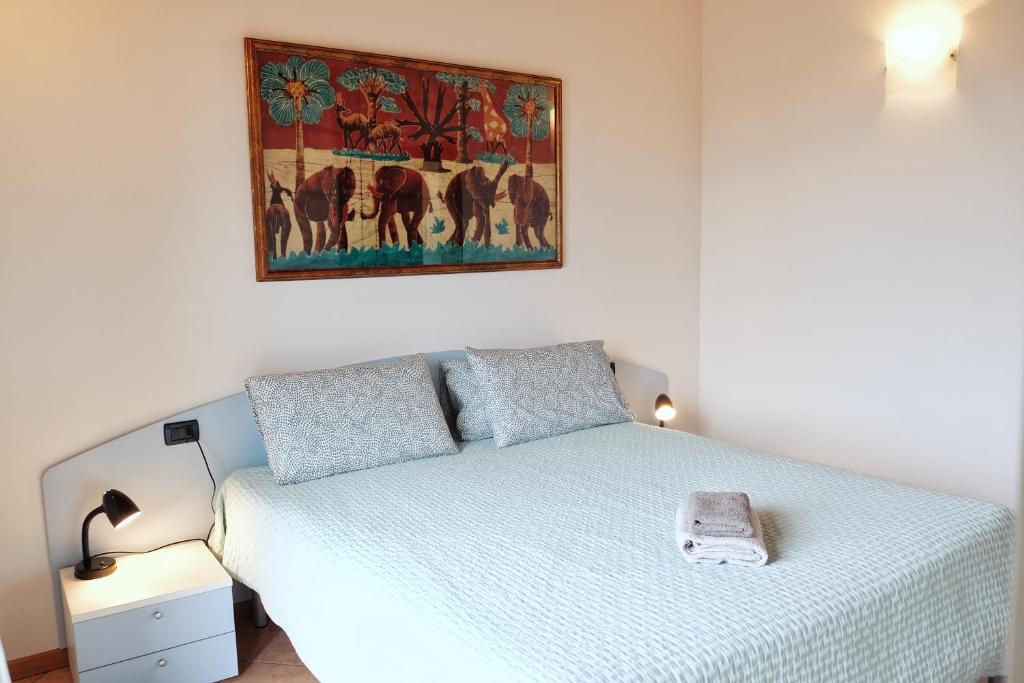 a bedroom with a bed and a painting on the wall at Casa Aaron in Tremosine Sul Garda