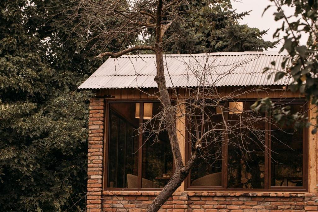 Arevatun Dilijan - Housity