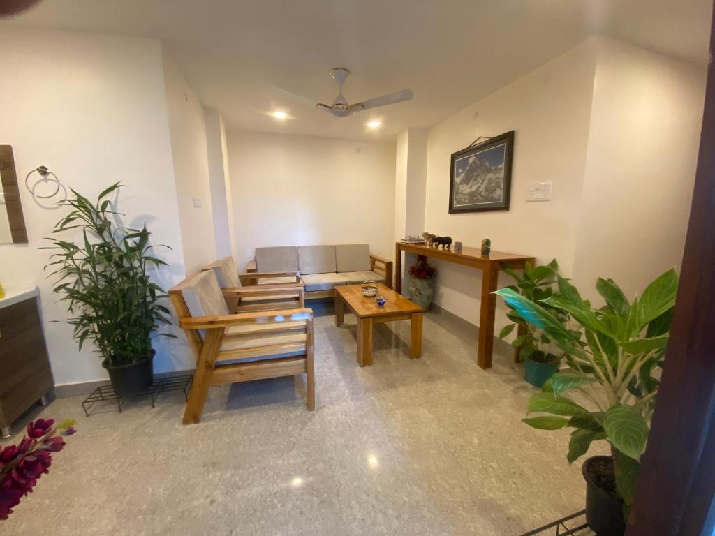 TV a/nebo společenská místnost v ubytování Stayat47Rajgarh