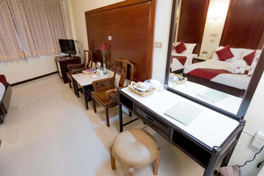 A dressing table and seating area occupy one side of the room.