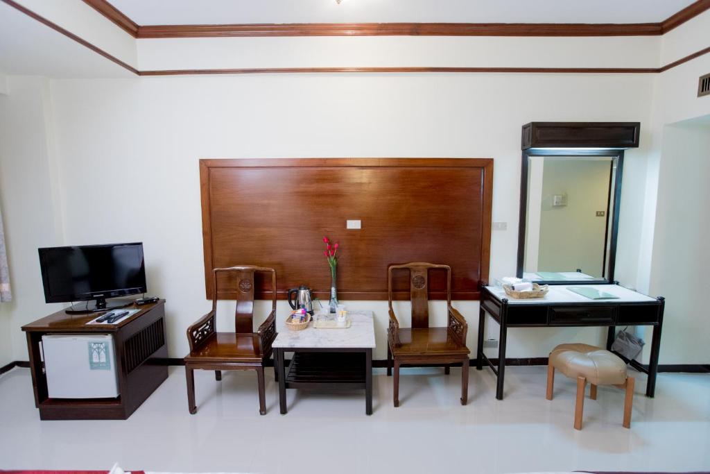 A compact sitting and work area faces the television in the room.