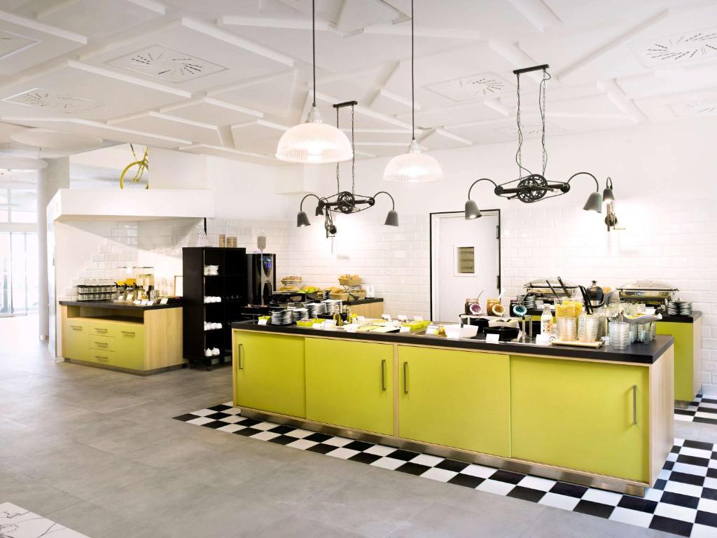 A kitchen or kitchenette at Ibis Styles Budapest City