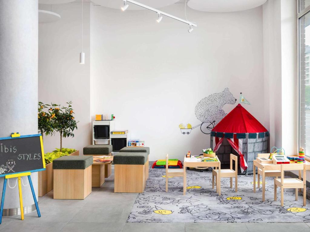 A seating area at Ibis Styles Budapest City