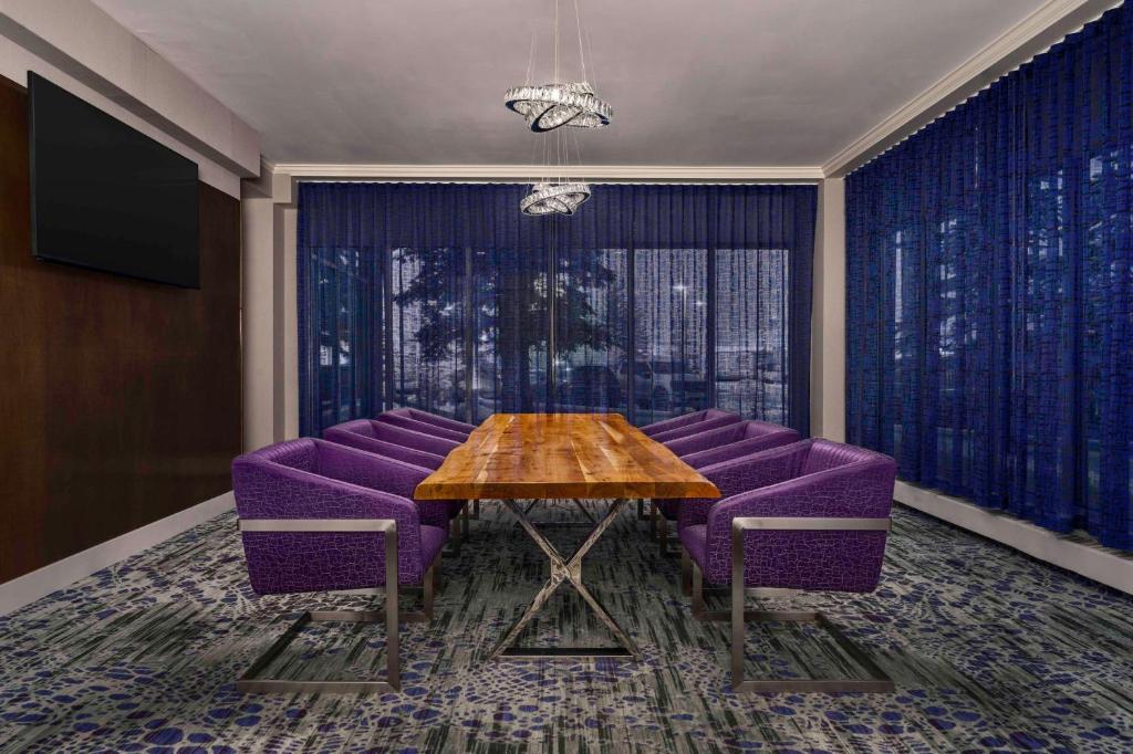 Hilton Garden Inn Calgary Airport - Resim 24