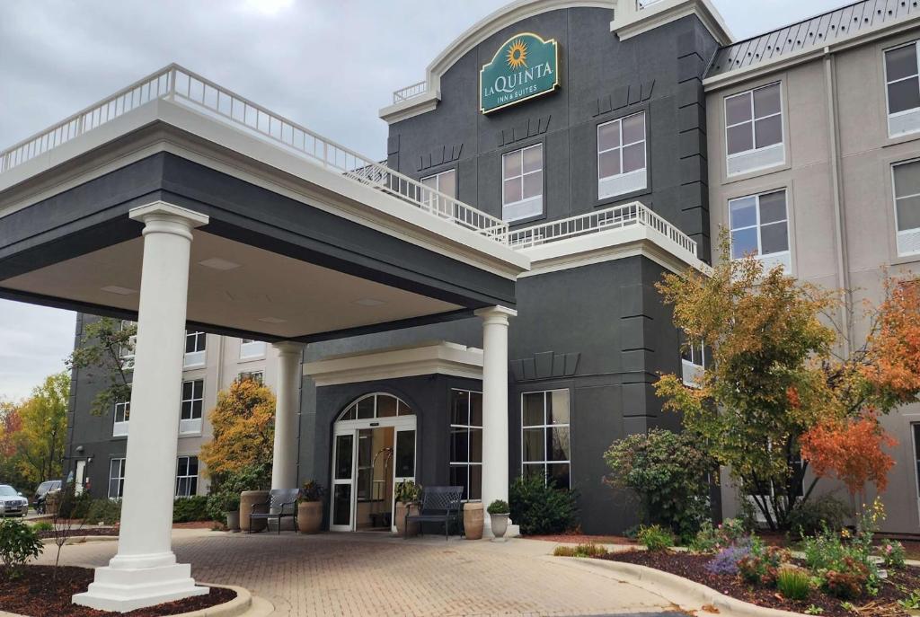 La Quinta Inn and Suites Milwaukee South West New Berlin