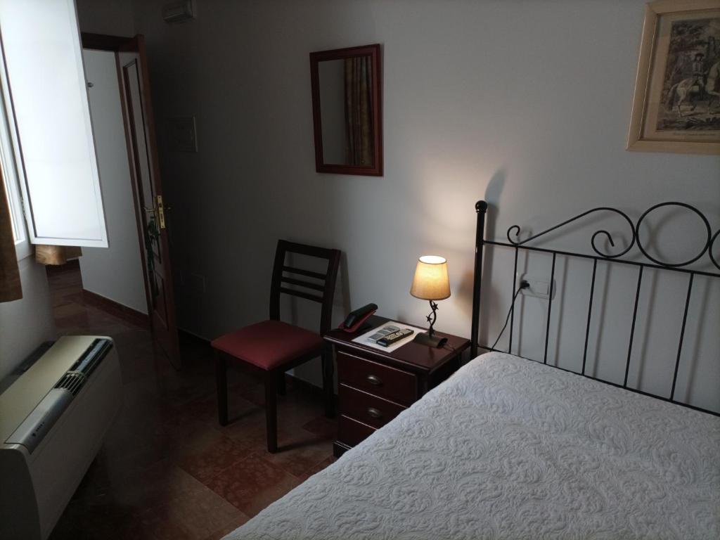 Postel nebo postele na pokoji v ubytování Hostal San Cayetano