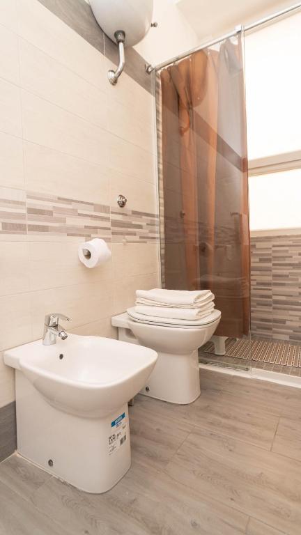 Koupelna v ubytování Casa Vacanze Alma B&B grazioso appartamento sul lungomare di Pozzuoli a 300mt dal centro e dal Rione Terra by Movery
