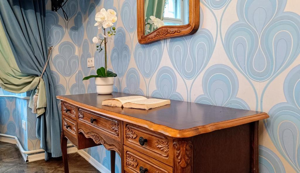 a dressing table in a room with a mirror at Atlashouse in Rīga