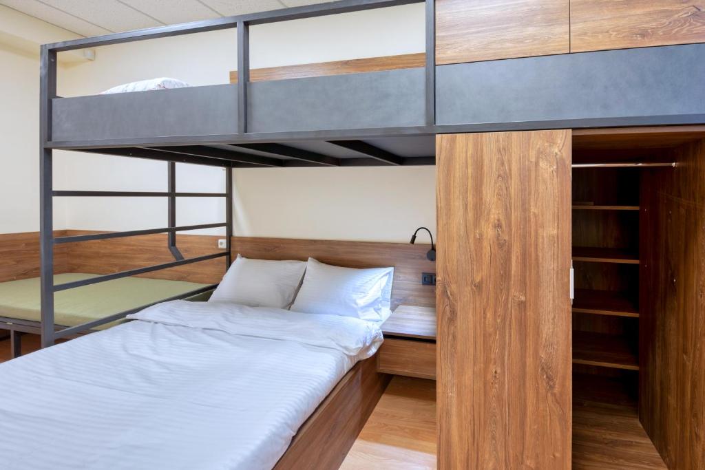 Tropica Inn Hotel - Familiekamer Met Eigen Badkamer