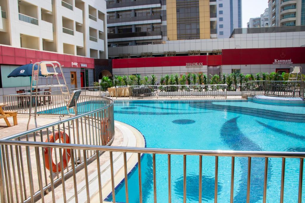 Bazén v ubytování Dubai Grand Hotel by Fortune, Dubai Airport nebo v jeho okolí