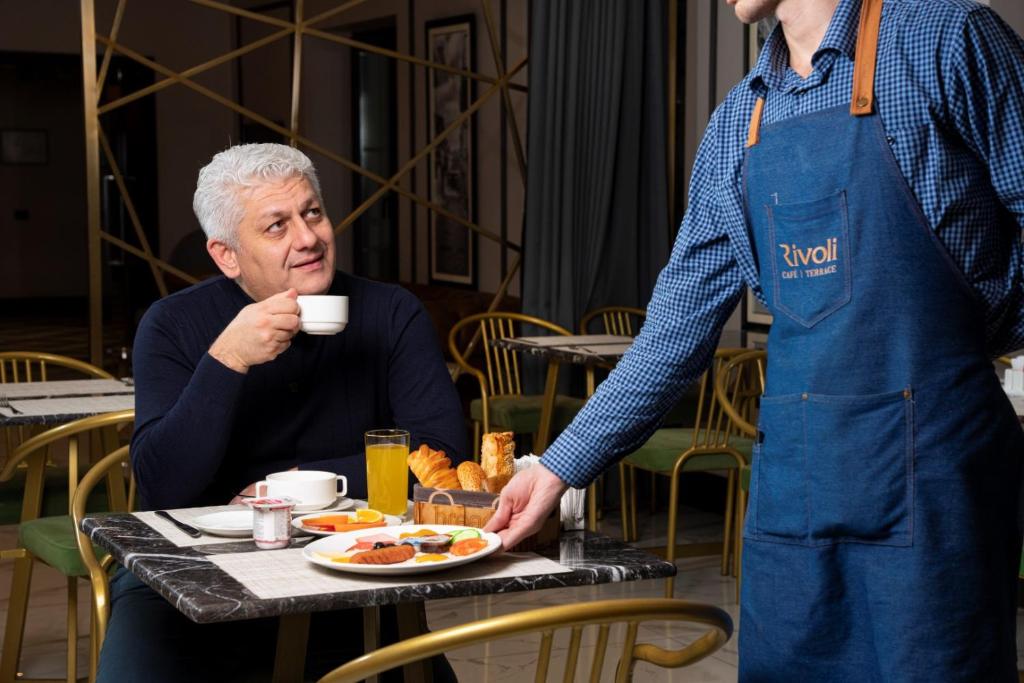 Jídlo v hotelu nebo okolí