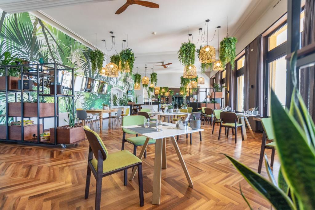 Restaurace v ubytování Parkhotel Brenscino Brissago