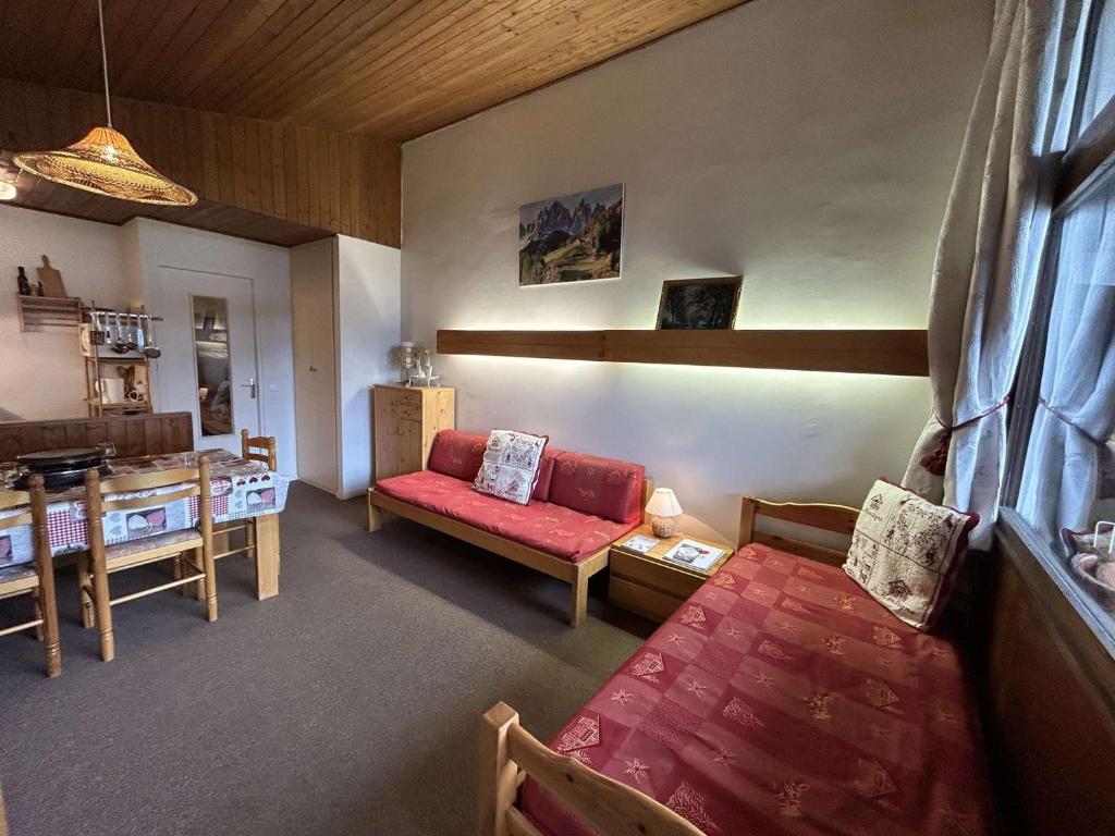 a living room with a couch and a table at Appartement Megève, 2 pièces, 5 personnes - FR-1-597-27 in Megève