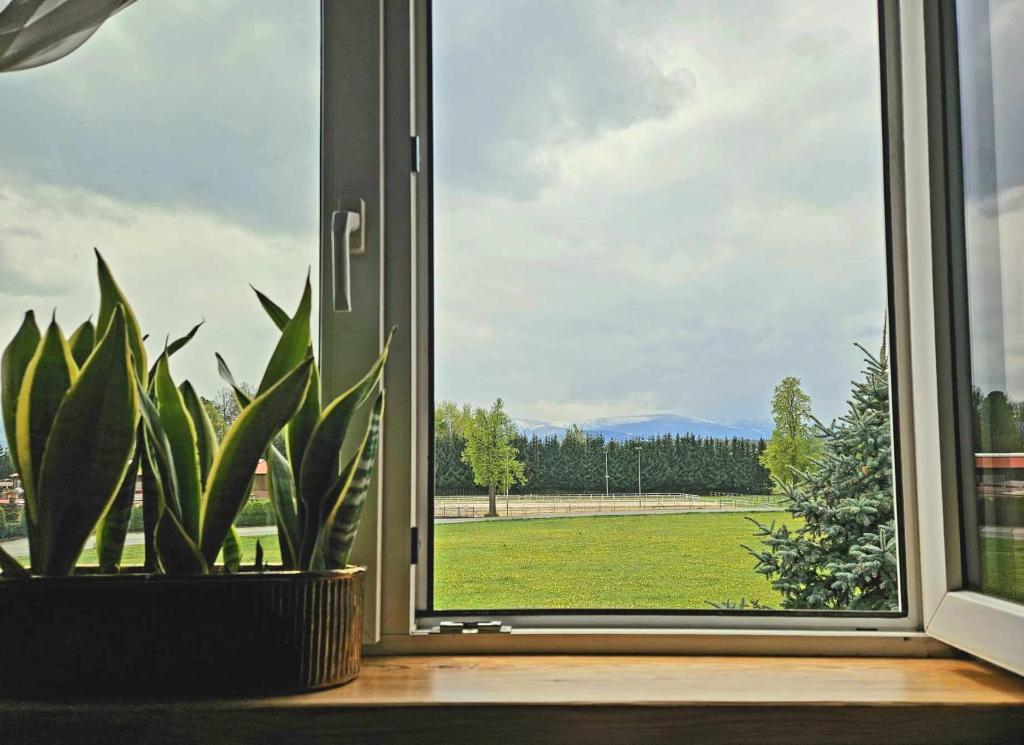 Výhľad na hory alebo výhľad na hory priamo z of the country house