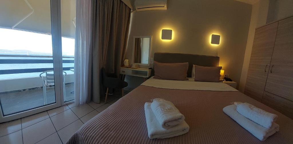 Postel nebo postele na pokoji v ubytování Hotel Avra