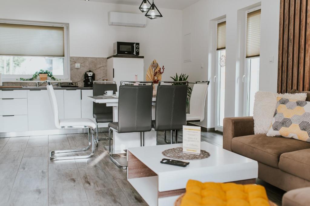 Kuchyňa alebo kuchynka v ubytovaní APARTAMENTY LAS Zator