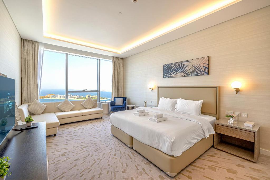 The Palm Tower Luxurious Studio, Panoramic Palm View Direct Nakheel Mall Access, Dubai