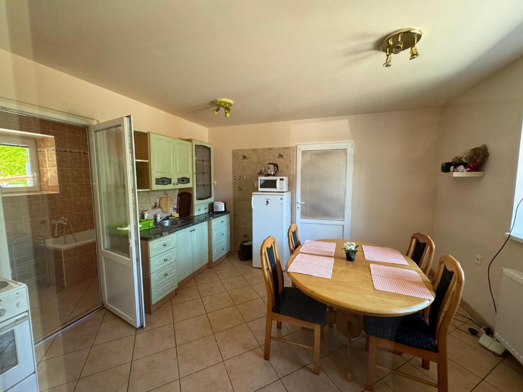 Kuchyň nebo kuchyňský kout v ubytování Apartmány Kněžičky