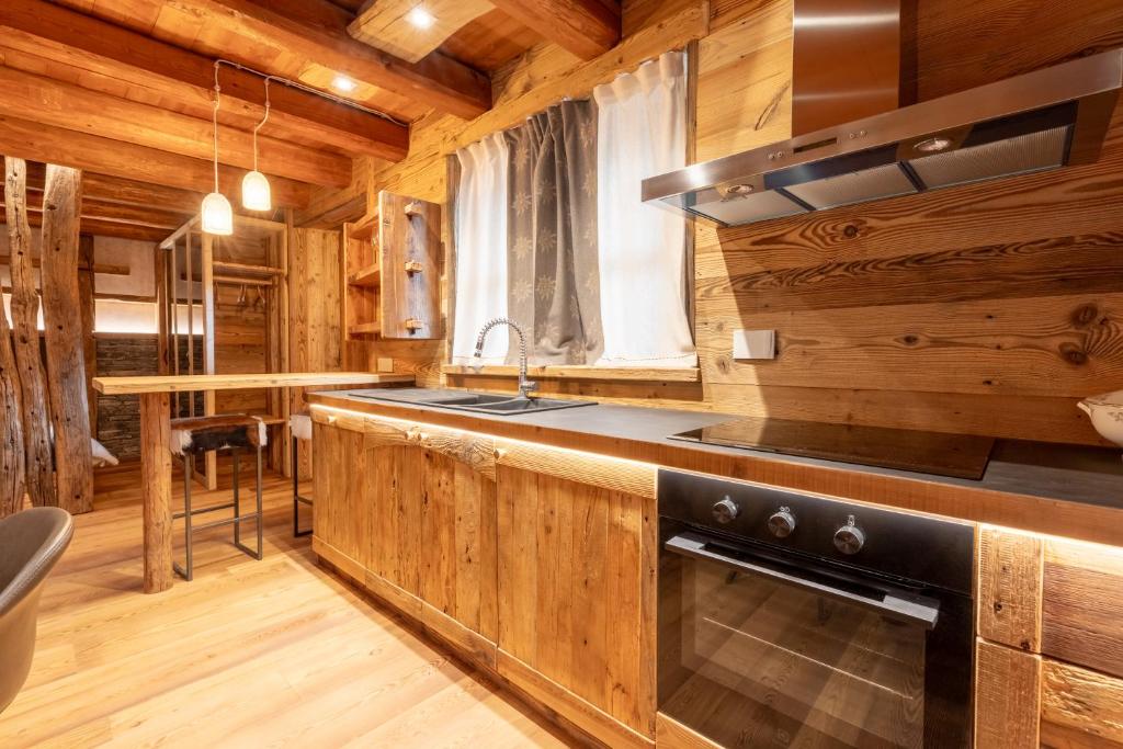 Kuchyň nebo kuchyňský kout v ubytování Elva Apartments