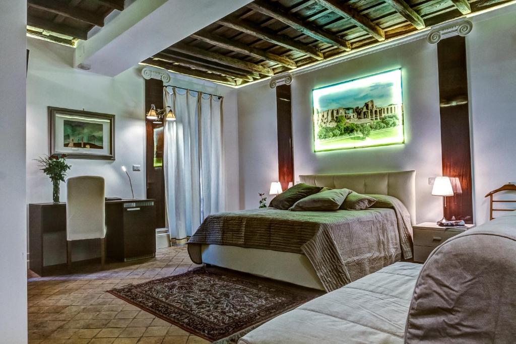 ローマにあるGood Life Montiのベッドルーム(ベッド1台、テレビ付)