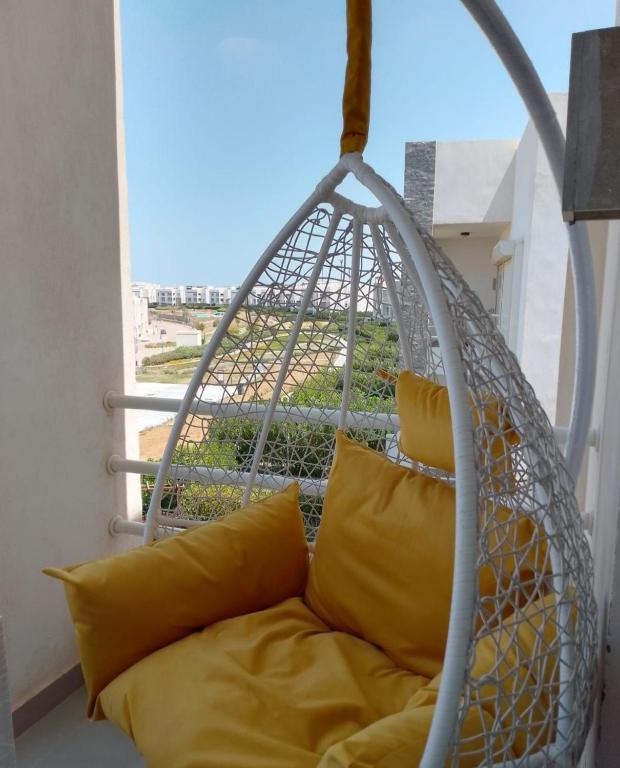 Posezení v ubytování Chalet 2 BDs 2 BRs at Second Floor for rent at Amwaj Sidi Abdelrahman for families ONLY and NOT Including Gate and Beach Pass fees