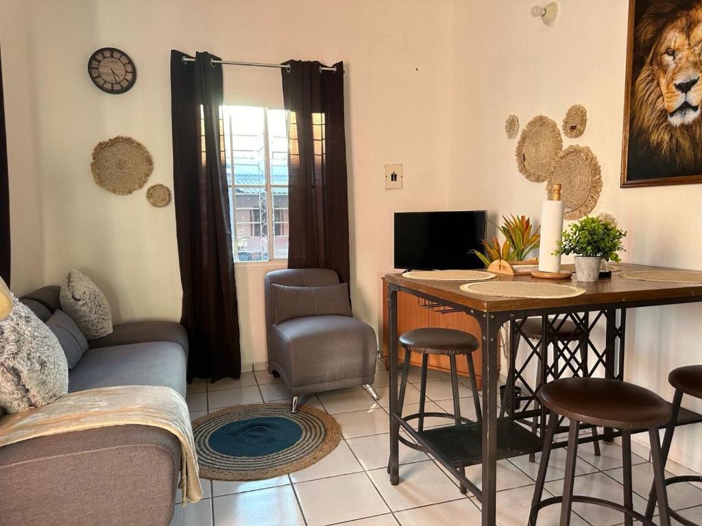 a living room with a table and a couch at Apartamento entero Rebeca house in Santa Ana