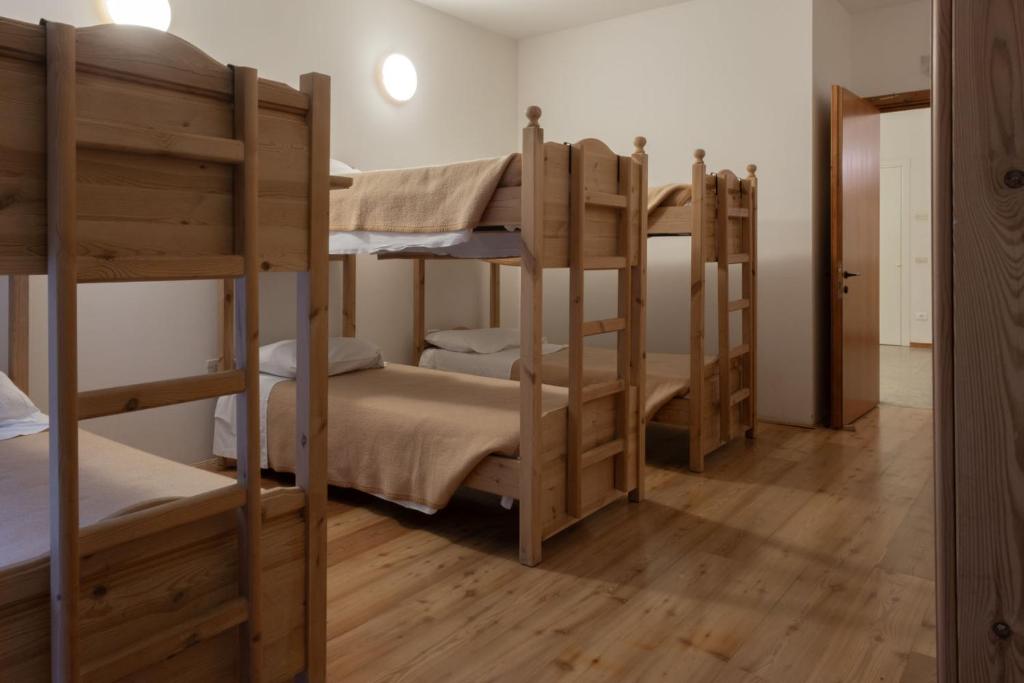 Ostello IMPERINA - Letto In Camera Da Dormitorio Misto A 6 Letti