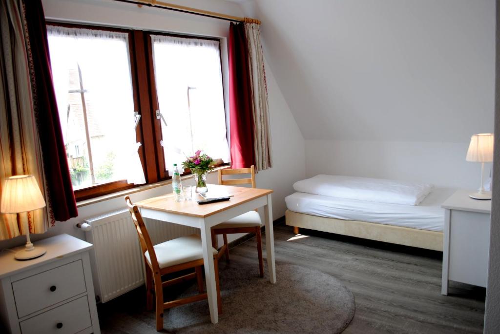 Postel nebo postele na pokoji v ubytování Hotel Zum Breiterle