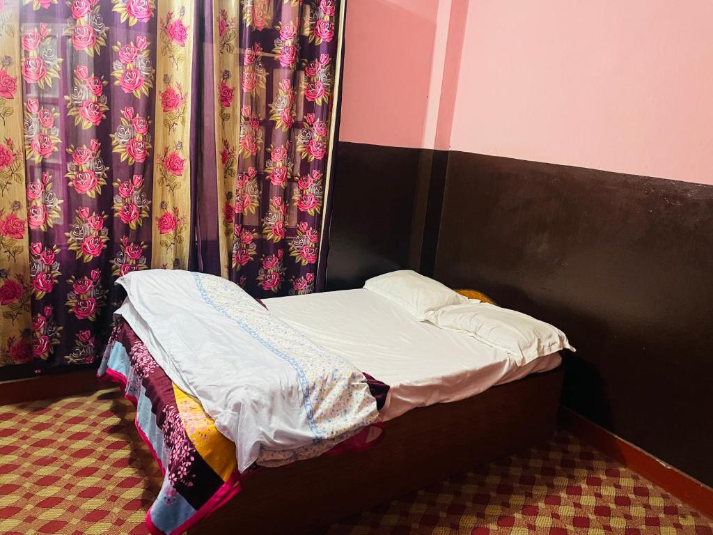 Postel nebo postele na pokoji v ubytování Hotel gaule