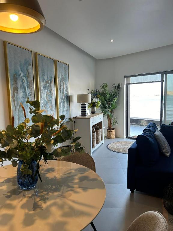 Gallery image of Ely's Place by the Sea in Praia Baixo