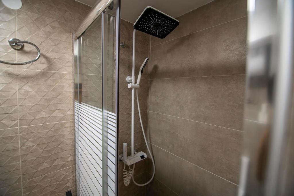 kondoulis APARTMENT 2 - 16