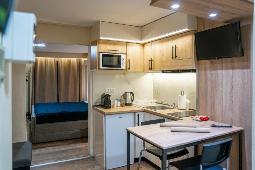 kondoulis APARTMENT 2 - 13