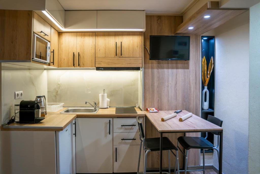 kondoulis APARTMENT 2 - 12