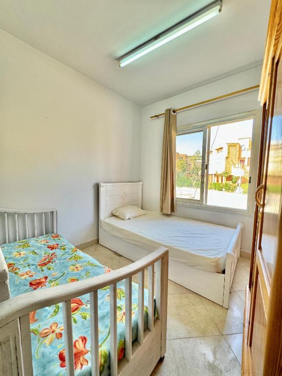 Postel nebo postele na pokoji v ubytování Spacious 5BR Cozy Beachfront Villa - Stunning Views