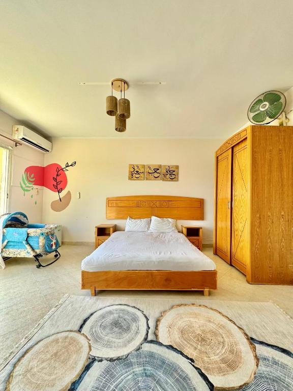Postel nebo postele na pokoji v ubytování Spacious 5BR Cozy Beachfront Villa - Stunning Views