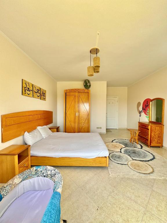 Postel nebo postele na pokoji v ubytování Spacious 5BR Cozy Beachfront Villa - Stunning Views