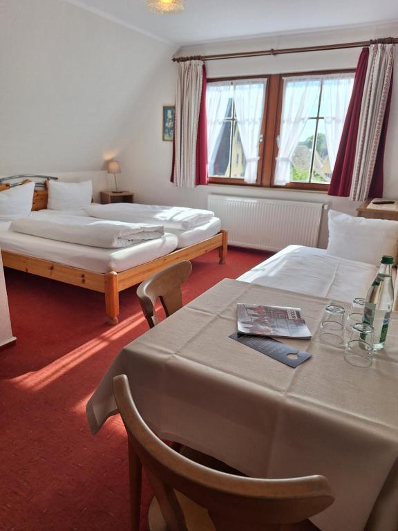 Postel nebo postele na pokoji v ubytování Hotel Zum Breiterle
