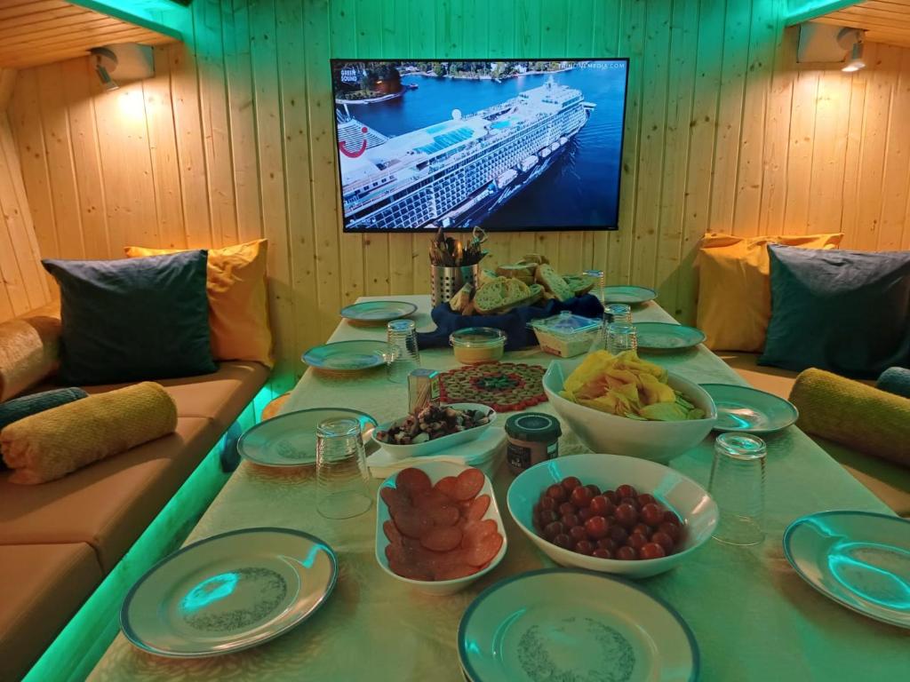 SLEEPBOAT LuxLife Yatch - 10