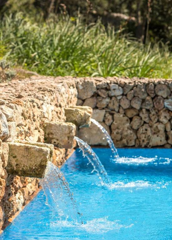 Bazén v ubytování Finca Ses Curtanetas nebo v jeho okolí