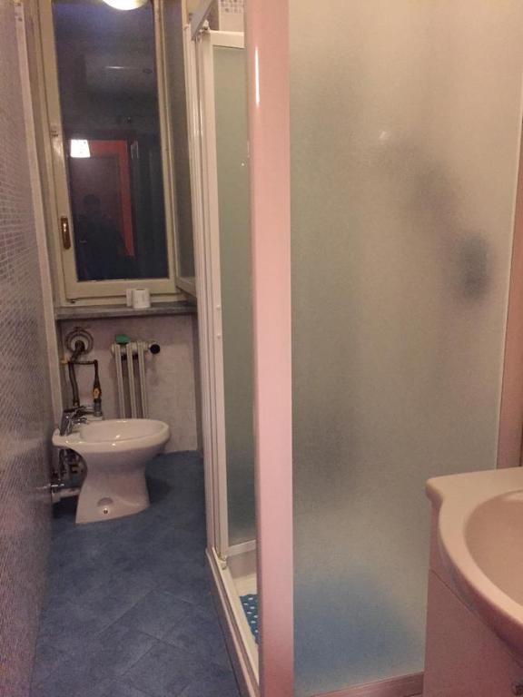 A bathroom at Via Spanish