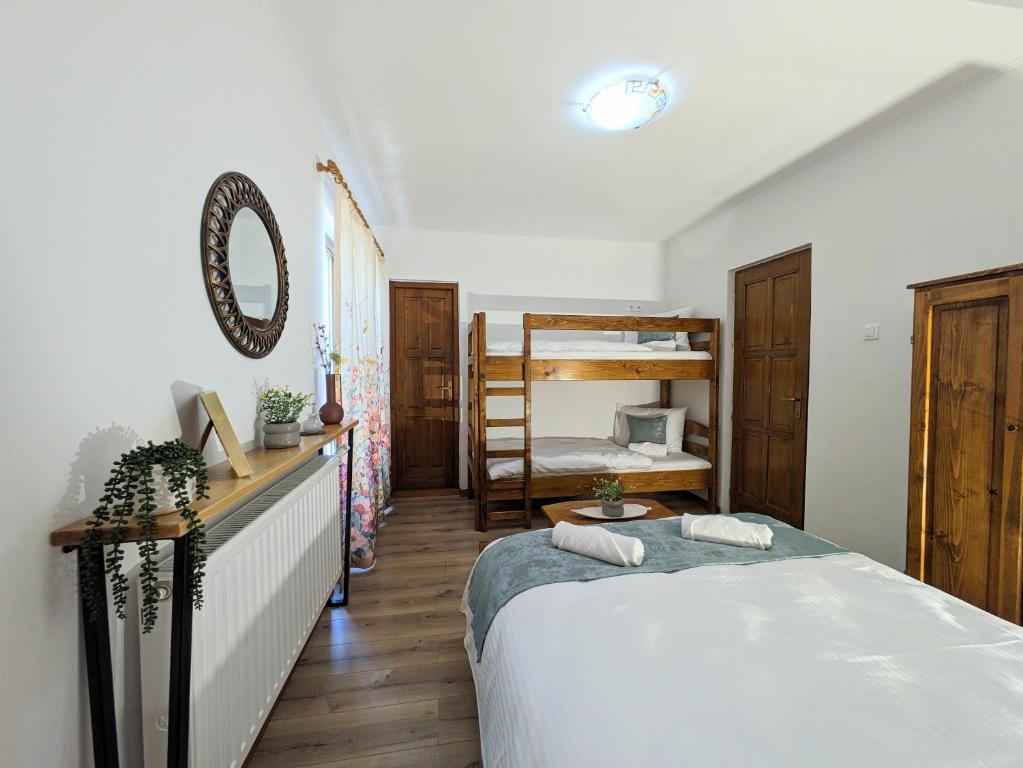 Postel nebo postele na pokoji v ubytování Pallos Apartments