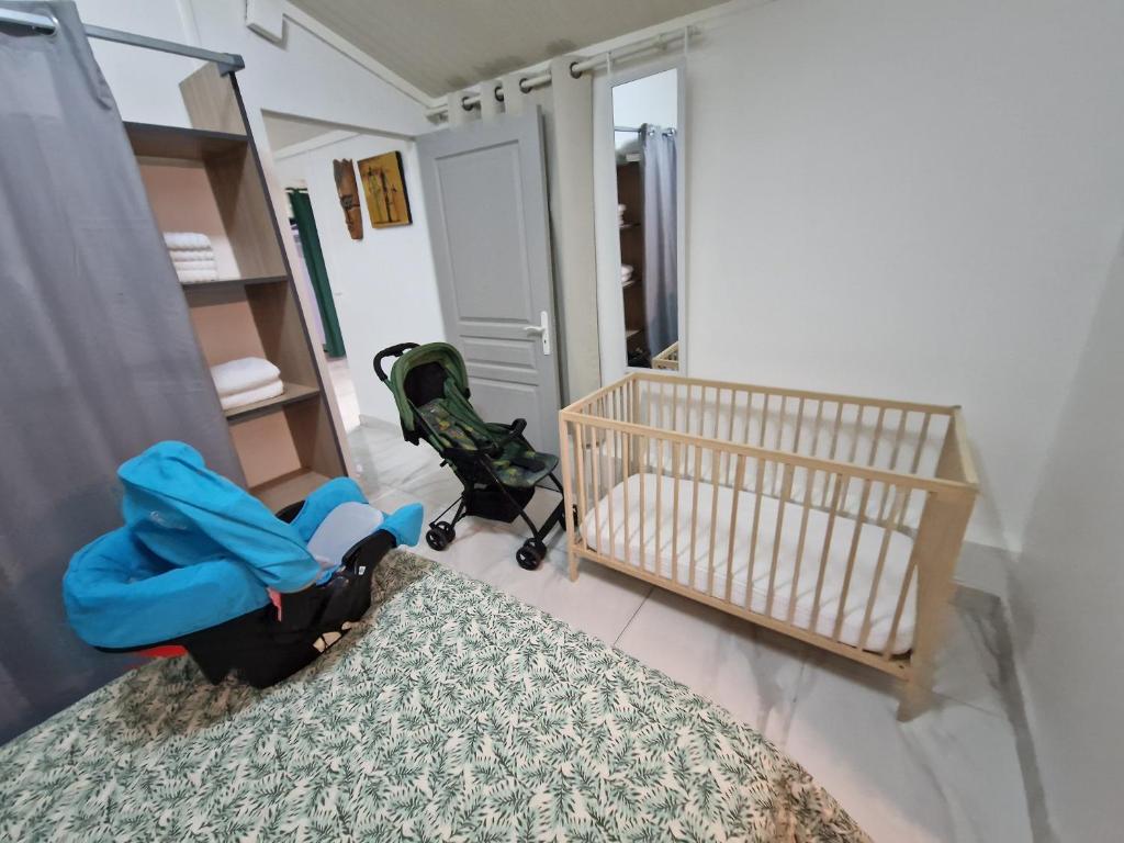 Postel nebo postele na pokoji v ubytování Plézi Location F3 au bord de mer, Trois-Ilets