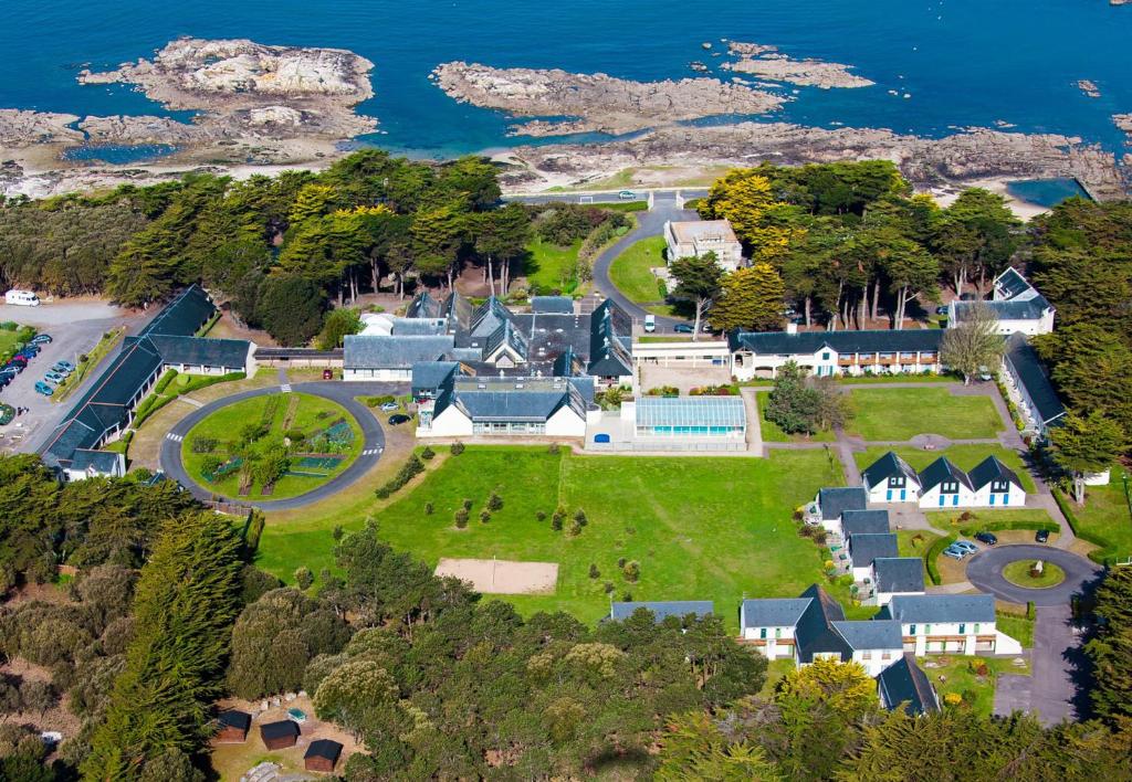 an aerial view of a house with a yard at DOMAINE DE PORT AUX ROCS in Le Croisic