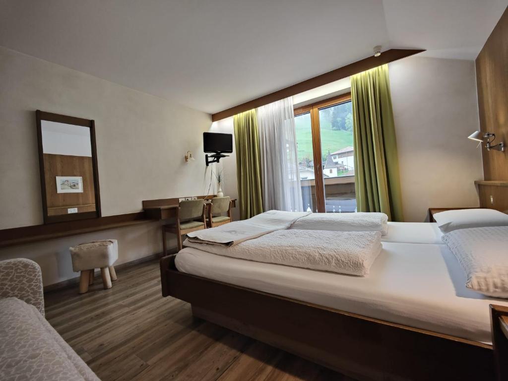 Postel nebo postele na pokoji v ubytování Hotel Alpenblick
