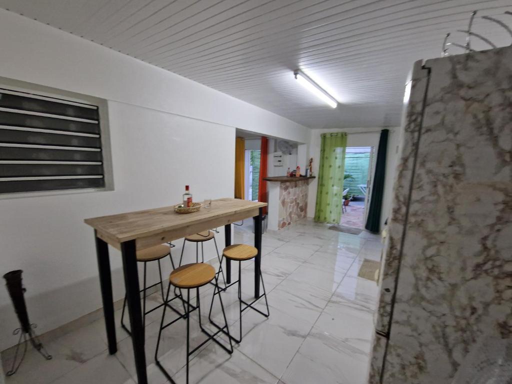 Fotografie z fotogalerie ubytování Plézi Location F3 au bord de mer, Trois-Ilets v destinaci Les Trois-Îlets
