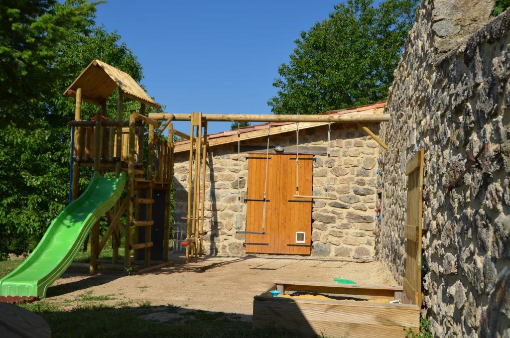 Herní místnost nebo prostor pro děti v ubytování Grange De Sagne maison et table d hôtes avec dîner sur réservation