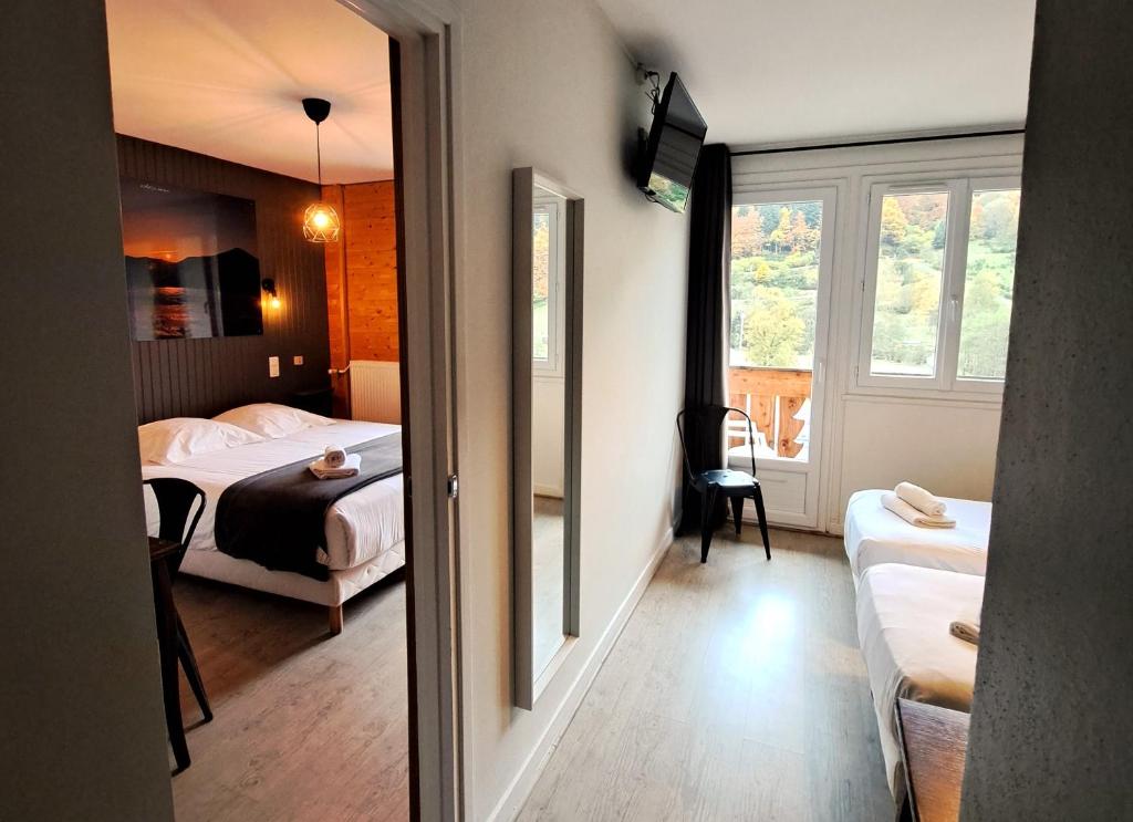 Hôtel Les Mouflons - Quadruple Room With Balcony