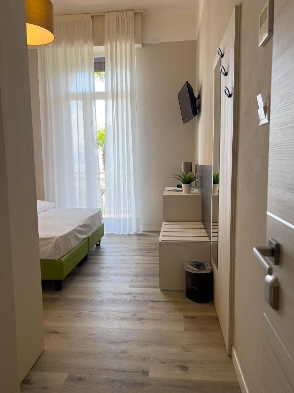 Postel nebo postele na pokoji v ubytování Hotel Benacus Torri del Benaco