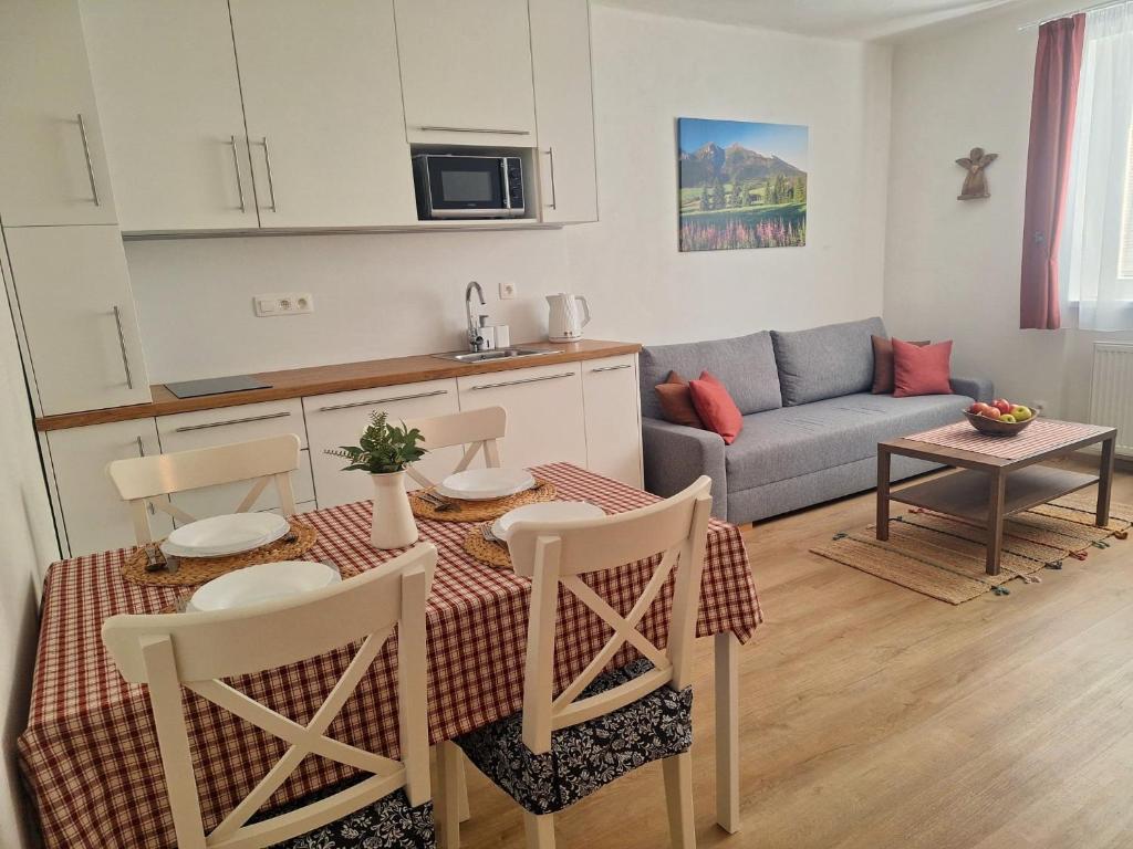 Kuchyň nebo kuchyňský kout v ubytování Apartmány Šafran Štrba